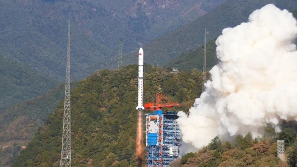 China lofts Yaogan spy satellites on 500th Long March rocket launch