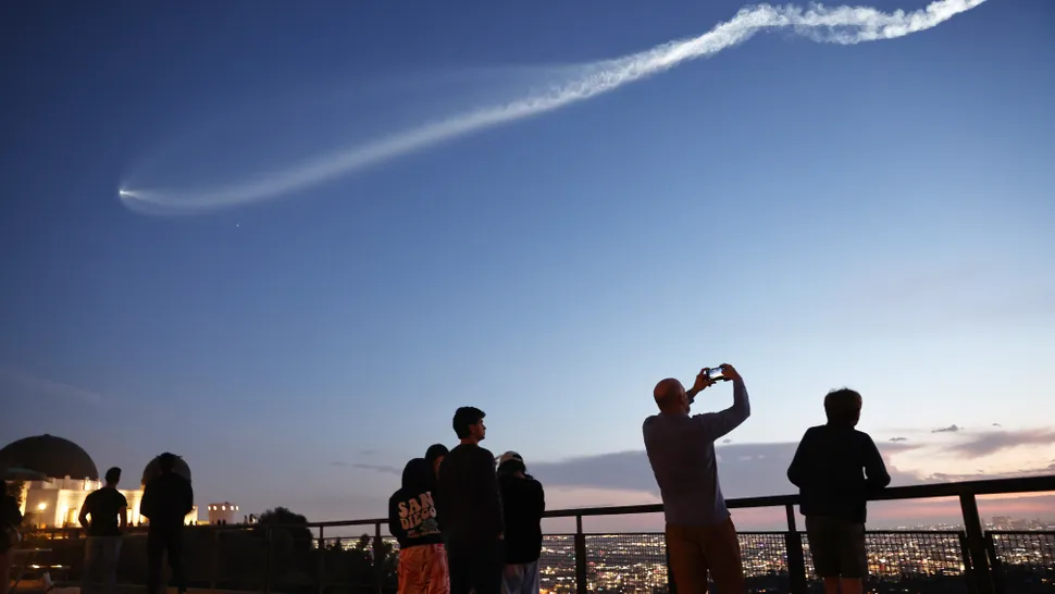 SpaceX’s Evening Starlink Launch Wows West Coast Skywatchers .