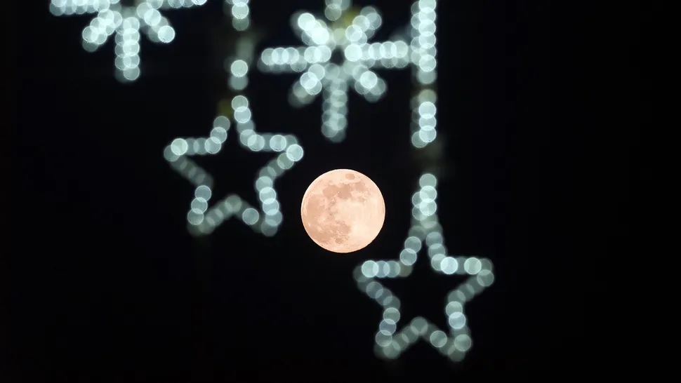 December Full Moon Rises This Weekend.