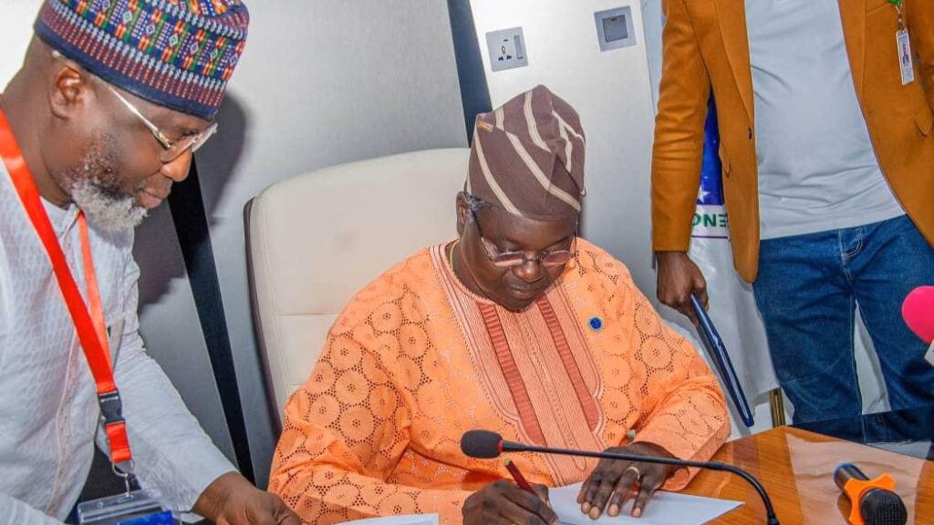 NASRDA And GalaxySpace Sign MoU To Deploy Direct To Device D2D Satellite Communication In Nigeria